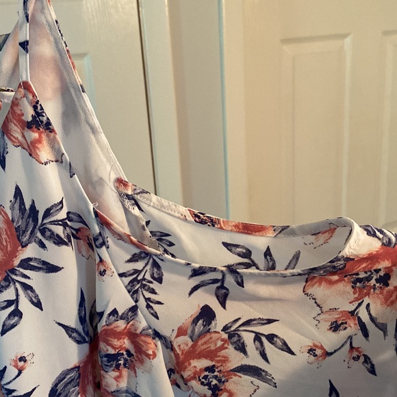 Cold Shoulder Floral Blouse - Picture 5 of 8